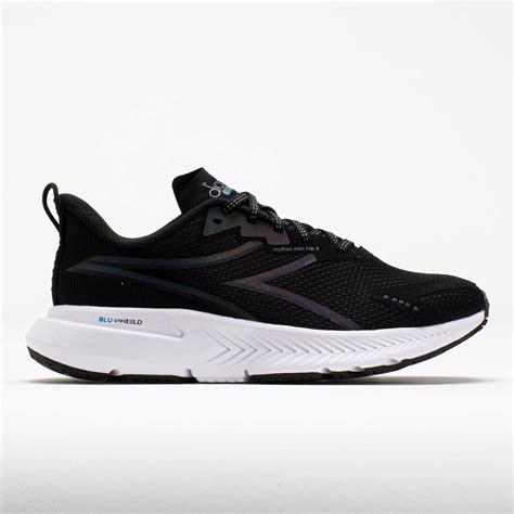 Diadora Mythos Blushield Volo 4 Hip Review - LetsRun.com