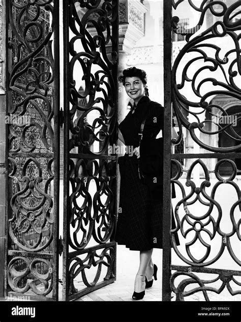 Ava gardner pandora flying dutchman hi-res stock photography and images - Alamy
