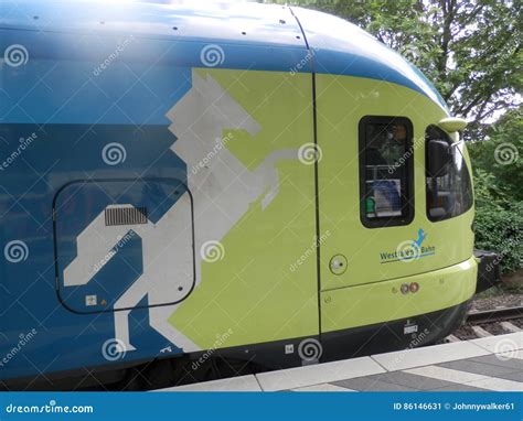 Blue Local Train 的图像结果