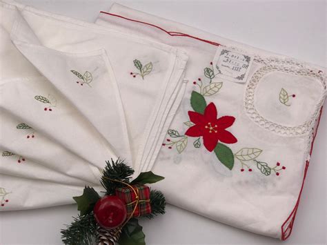 Vintage Christmas Tablecloth and napkin set Red appliquéd poinsettias ...