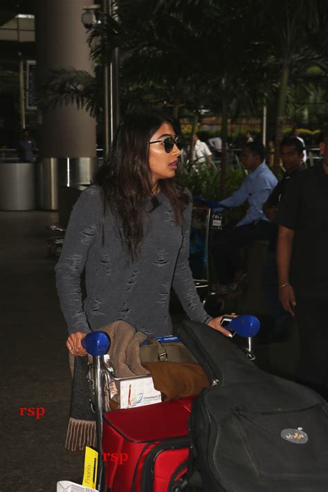 Pooja Hegde Spotted At International Airport - rspnetwork.in