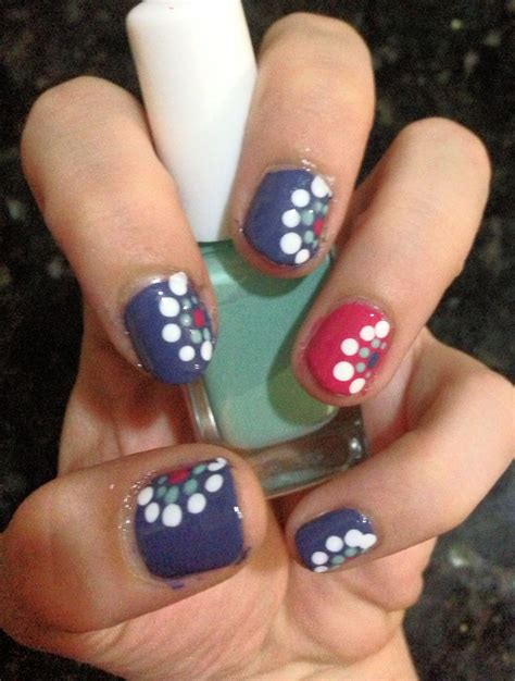 nail art using dotting tool
