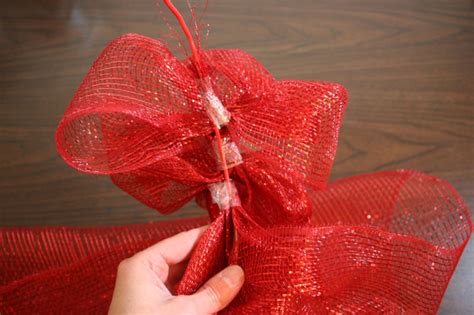 Mesh Ribbon Wreath Tutorial 的图像结果