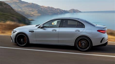 De Mercedes-AMG C 63 S E Performance is hybride en heeft 680 pk