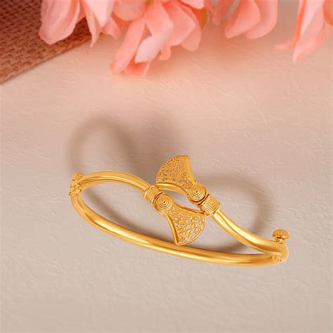 Splendid Filigree Work Gold Bangle