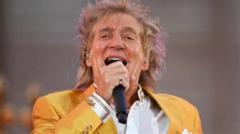 10 Best Rod Stewart Songs of All Time - Singersroom.com
