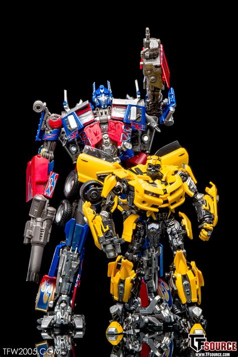 Optimus Prime (MPM-4) - Reflector @ TFW2005