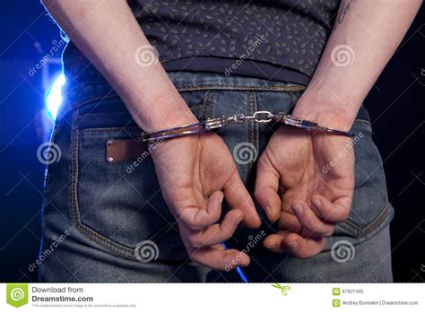 手铐的被拘捕的人 库存图片. 图片 包括有 - 67821495