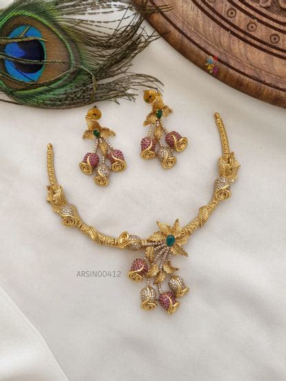 Beautiful Flower Design Necklace – Arshis