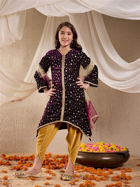 Buy Floral Embroidered Velvet Kurta With Dhoti Pants