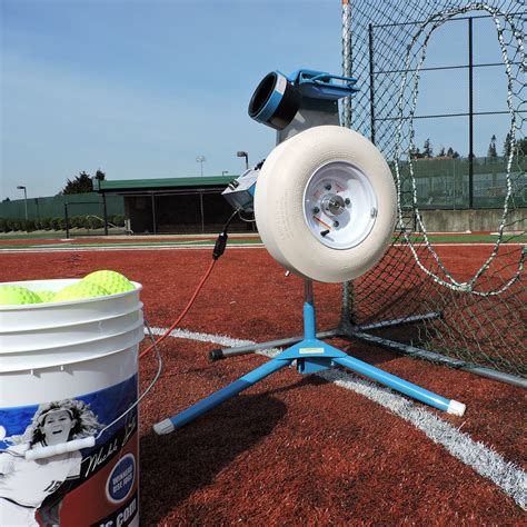 Softball Pitching Machine 的图像结果