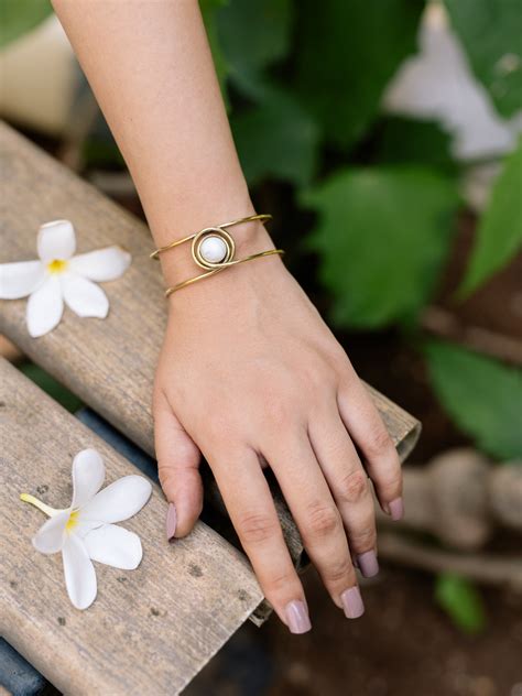 Serene Howlite Stone Bracelet Semi Precious Brass Adjustable (Anti Tar