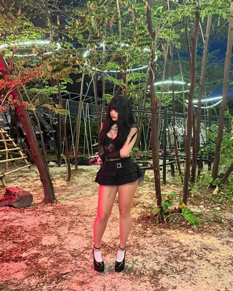 𝔐𝖔𝔩𝖑𝔶 (@yourfavgothgirll) • Instagram photos and videos