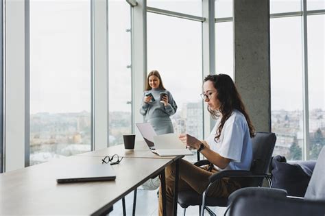 Work Woman 的图像结果