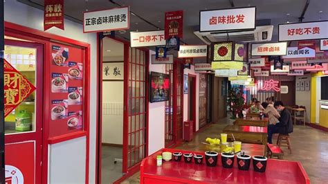 年轻人的麻辣烫店装修效果图-杭州众策装饰装修公司