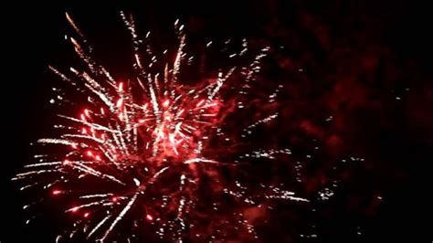 Music with Exploding Firework Sounds 的图像结果