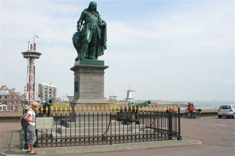 THE 10 BEST Motels near Standbeeld Michiel Adriaanszoon de Ruyter uit ...