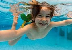 孩子什么时候学游泳好？孩子学游泳的注意事项 - 宝宝身体发育 - 第一宝宝育儿网