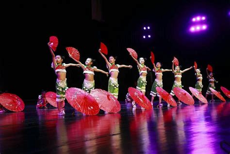 长城社区开展舞蹈培训丰富中老年文化生活-中华网河南