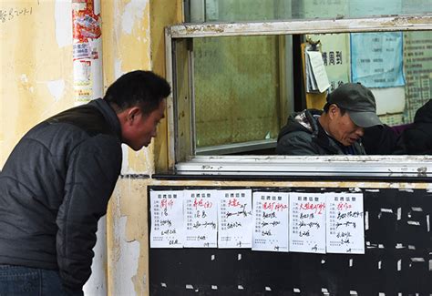 南京：外来务工人员节后忙求职（组图）