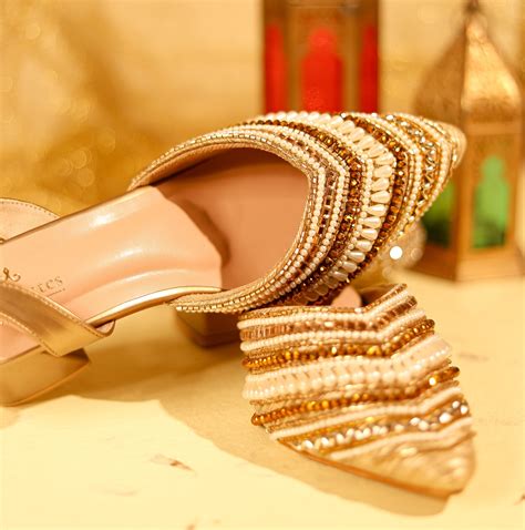 Sultana Gold Closed Toe Heels – Solematesbypalak