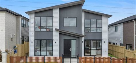 New Zealand Home Owner Offers 'Free Tesla' To Sell $1.8 Million House