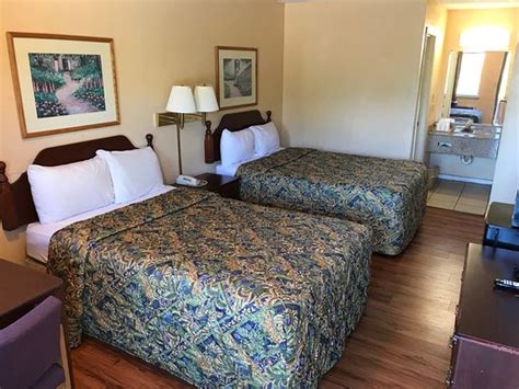 MOTOR INNS OF AMERICA (Madisonville) - Motel Reviews, Photos, Rate ...
