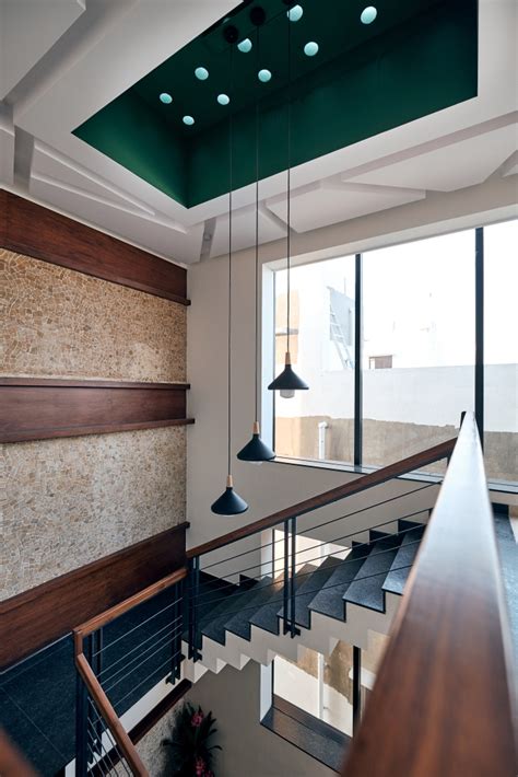 SM ELECTRONICS – Umber