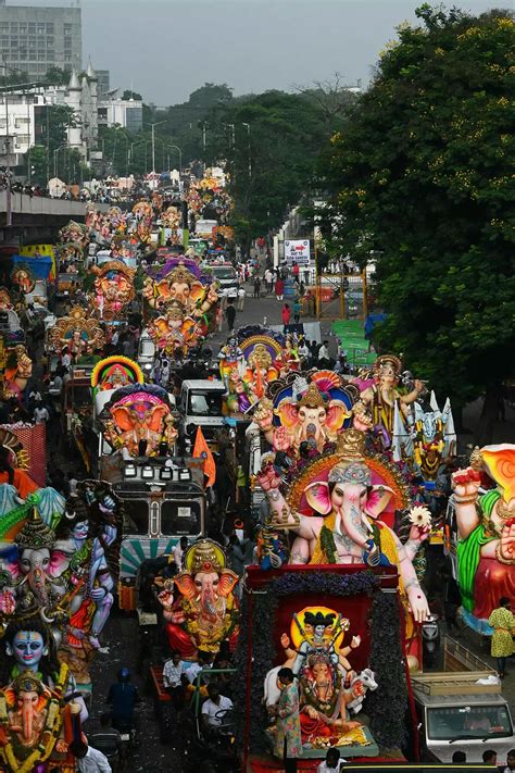 Ganesh Visarjan 2023: Devotees Immerse Idols in Water to Mark Festival ...