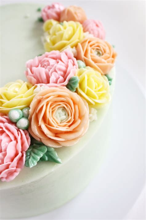 Domino® Golden Sugar White Almond Cake with Italian Meringue ...