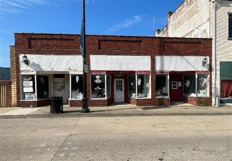 Commercial Building in Huntington, 724 W 14th Street Huntington, WV, 4 ...