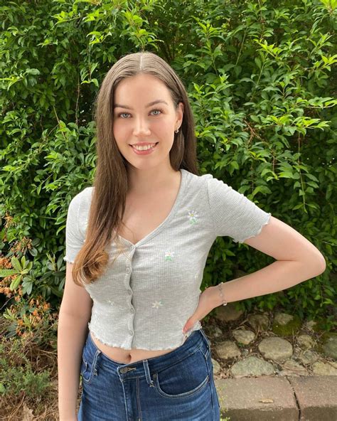 Gabriella Quevedo Outfits & Style Photos • CelebMafia