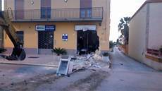 credito cooperativo toniolo con un escavatore rubano bancomat della bcc quot toniolo di credito cooperativo toniolo con un escavatore rubano bancomat della bcc quot toniolo di