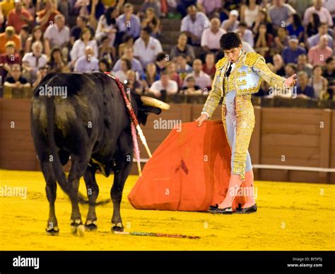 Spain bull fight spectators hi-res stock photography and images - Alamy
