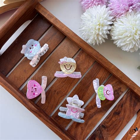 Dreamy Pastel Smiley Cartoon Hair Claw – Small – Hairbounce.in