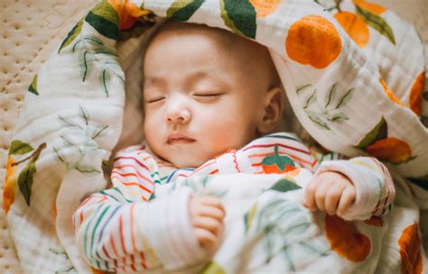 婴儿睡觉不踏实总惊醒（新生儿睡觉难哄）-幼儿百科-魔术铺