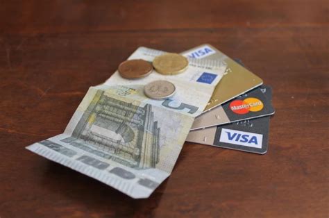 信用卡欠款18万，该如何走出陷阱，有哪些能够自救的方法？ - 知乎