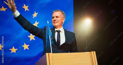 Politician Hand Srance 的图像结果