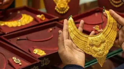 நகை பிரியர்களுக்கு ஷாக் கொடுத்த தங்கம் விலை.. சவரனுக்கு 280 ரூபாய் ...