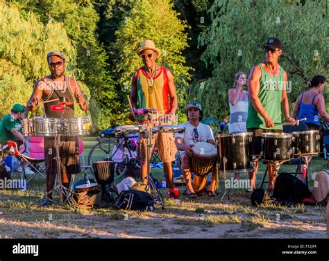 Drum circle hi-res stock photography and images - Alamy