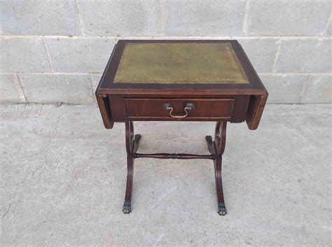 Mesa auxiliar antigua estilo inglés Regency. Mueble mesita mesilla de ...