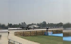 4.2 KM highway emergency landing strip for military, civil aircraft in ...
