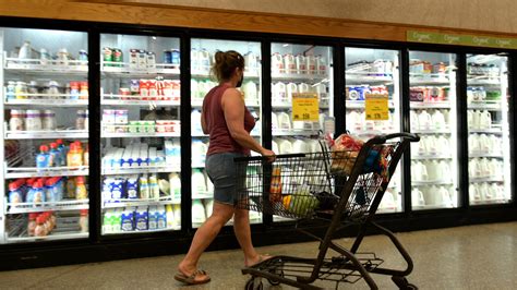 Instacart, Trader Joe's to pay employees who get COVID-19 vaccine ...