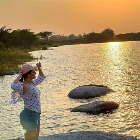 Pushpa फेम Anasuya Bharadwaj को यूजर ने कहा था आंटी, एक्ट्रेस ने Bold ...