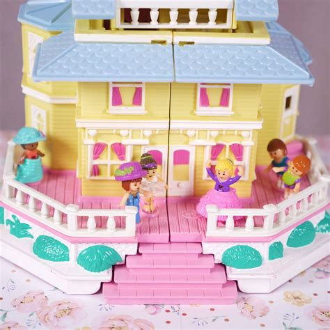 Vintage Polly Pocket House