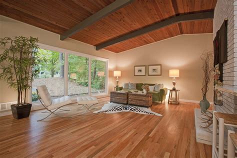 Modern Hardwood Floor: A Guide To Choosing The Perfect Flooring For ...