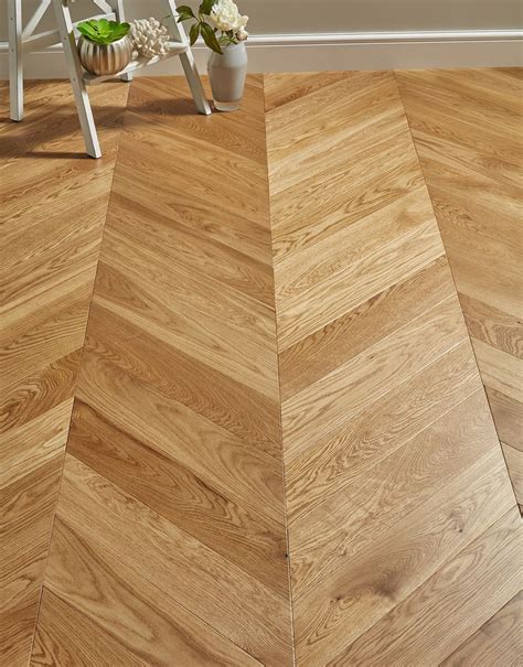 Chelsea Chevron - Natural Oak Brushed & Lacquered Engineered Wood ...