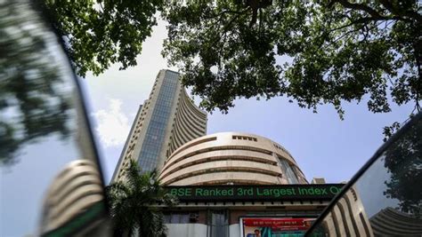 Stock market today: 146 stocks hit 52-week highs, 166 stocks at 52-week ...