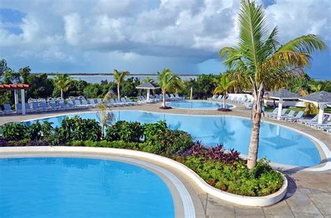 GRAND ASTON CAYO LAS BRUJAS BEACH RESORT & SPA - Hotel Reviews & Photos ...