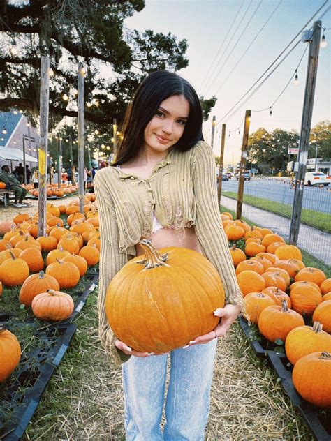 Hannah Grape Pictures (35 Images)